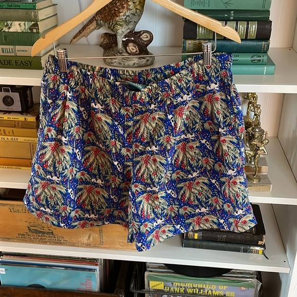 Dog and tropical style shorts - Picture 1 of 5